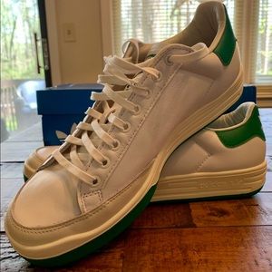 Like new size 11 white and green Rod Laver